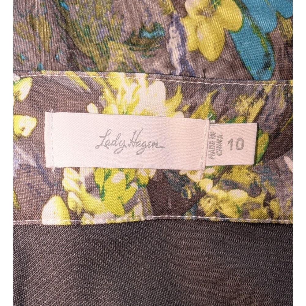 Lady Hagen Floral Golf or Tennis Skort in Gray, Yellow & Blue - Picture 4 of 7